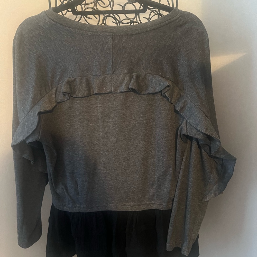 Entro Boutique Gray and Black Ruffle Detail Women's Top